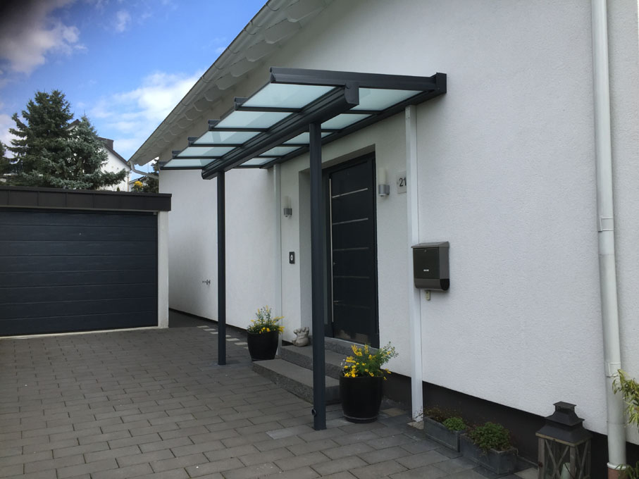 Haustürvordach aus Terrassendachsystemen